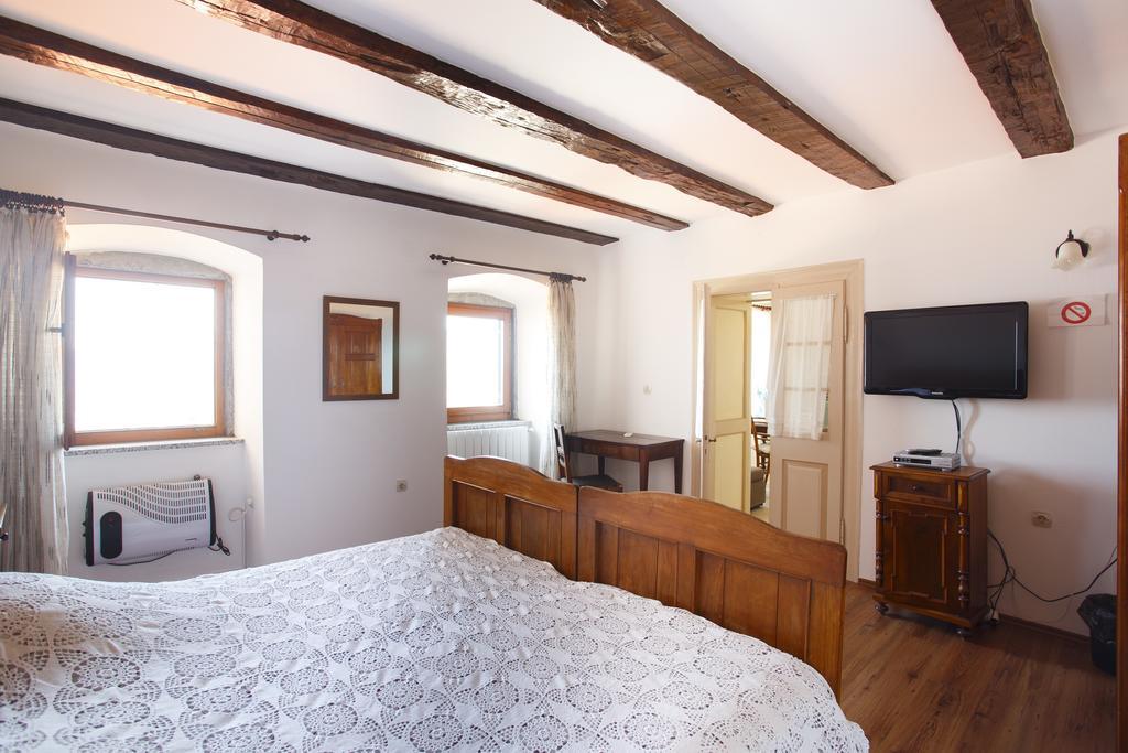 Apartments Villa Kastav In Old Town Center With Sea View And Parking Oda fotoğraf